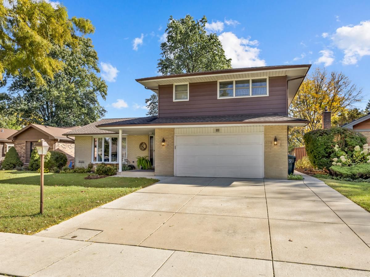 1811 N Aspen Drive Mount Prospect IL 60056 MLS #MRD12467299 45 MLS #MRD12467299 image #0