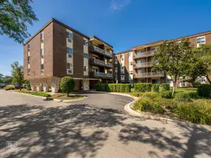 239 N Mill Road #403-A Addison IL 60101 MLS #MRD12503022 60 broker reciprocity
