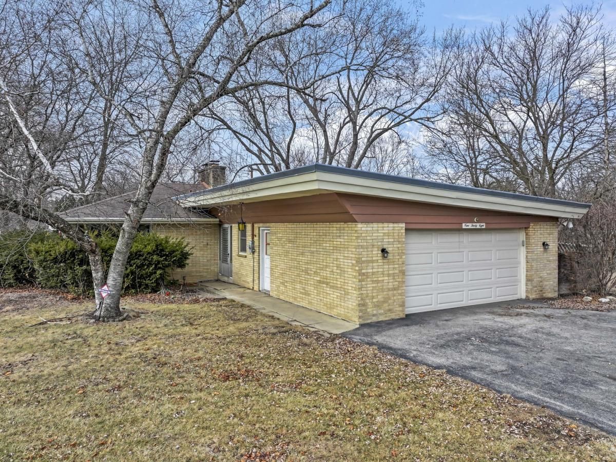 938 Hillcrest Road Elgin IL 60123 MLS #MRD12469144 45 MLS #MRD12469144 image #0