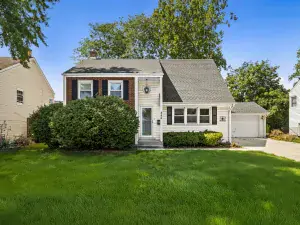 829 W Windsor Avenue Crete IL 60417 MLS #MRD12494946 50 broker reciprocity