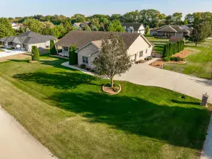 574 Prairie Crossing Drive New Lenox IL 60451 MLS #MRD12502922 54 broker reciprocity