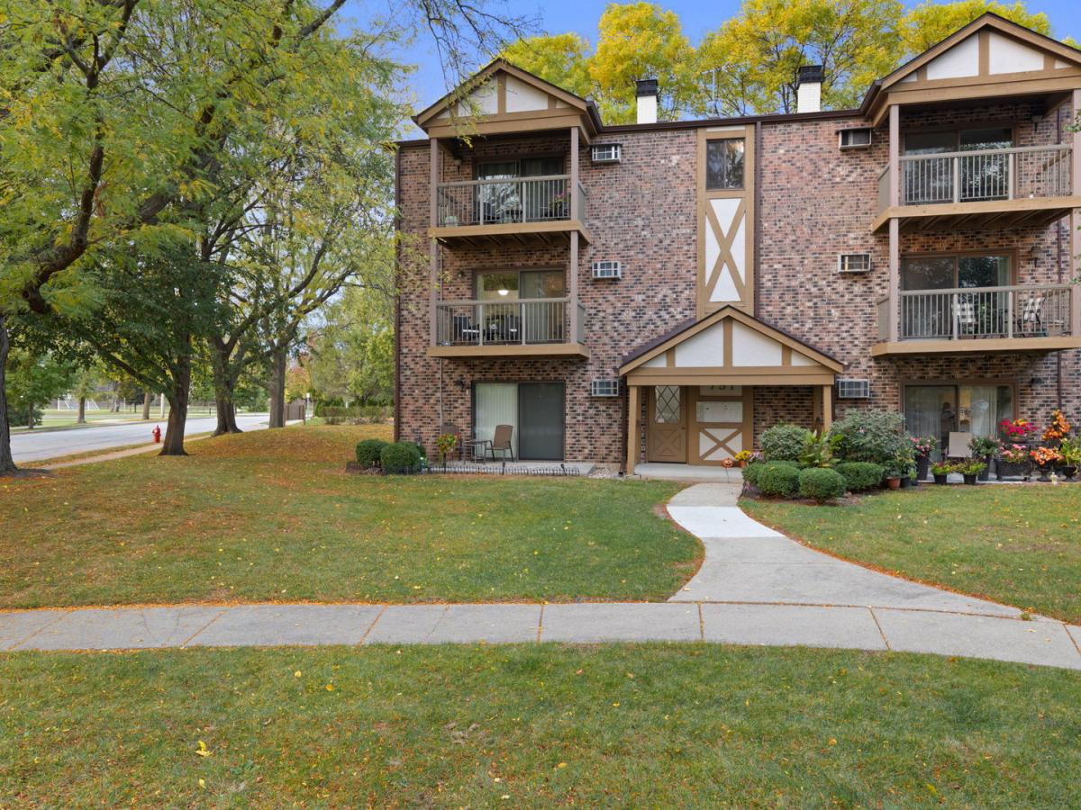 751 S DWYER Avenue #F Arlington Heights IL 60005 MLS #MRD12470946 45 MLS #MRD12470946 image #0