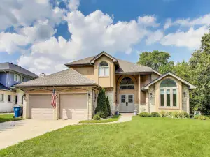 9712 W Shore Drive Oak Lawn IL 60453 MLS #MRD12391906 62 broker reciprocity