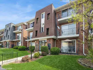 2921 S Michigan Avenue #202 Chicago IL 60616 MLS #MRD12469310 52 broker reciprocity