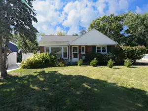 298 S IL RT 2 Dixon IL 61021 MLS #MRD12458937 50 broker reciprocity