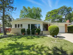 1295 Hirsch Avenue Calumet City IL 60409 MLS #MRD12501547 64 broker reciprocity