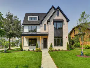 4243 N Wolcott Avenue Chicago IL 60613 MLS #MRD12467472 50 broker reciprocity