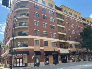 2601 W Foster Avenue #3S Chicago IL 60625 MLS #MRD12491673 60 broker reciprocity