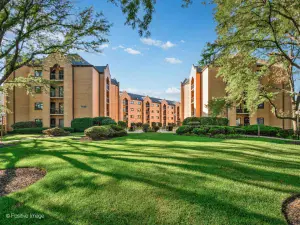 7321 N Paulina Street #2 Chicago IL 60626 MLS #MRD12484158 60 broker reciprocity
