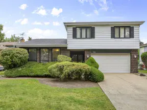8414 Crawford Avenue Skokie IL 60076 MLS #MRD12490721 54 broker reciprocity