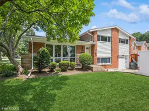 614 KAMIAH Court Carol Stream IL 60188 MLS #MRD12443506 60 broker reciprocity