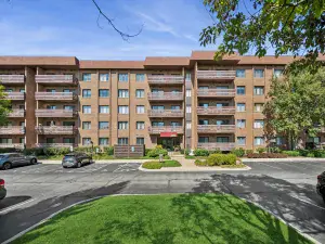 9396 Landings Lane #301 Des Plaines IL 60016 MLS #MRD12501946 60 broker reciprocity