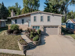1891 Indian Springs Court Freeport IL 61032 MLS #MRD12452691 50 broker reciprocity