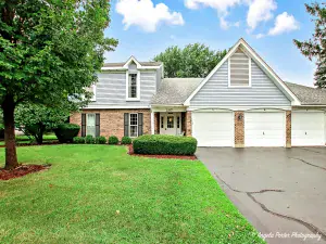 1119 E Algonquin Road #7 Arlington Heights IL 60005 MLS #MRD12497703 60 broker reciprocity