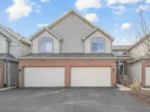 8 Sterling Circle #104 Wheaton IL 60189 MLS #MRD12410051 60 broker reciprocity