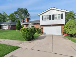 17132 Walter Street Lansing IL 60438 MLS #MRD12503645 62 broker reciprocity