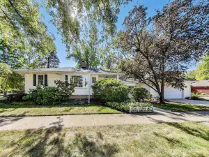 4 Stanford Place Champaign IL 61820 MLS #MRD12456632 60 broker reciprocity