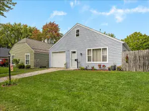 400 ROSEWOOD Avenue Aurora IL 60505 MLS #MRD12489475 56 broker reciprocity