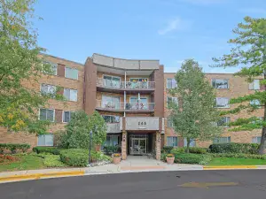945 E Kenilworth Avenue #318 Palatine IL 60074 MLS #MRD12477619 62 broker reciprocity