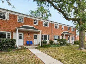 7000 Sussex Court #204 Woodridge IL 60517 MLS #MRD12455751 58 broker reciprocity