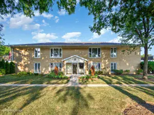705 Grove Drive #101 Buffalo Grove IL 60089 MLS #MRD12446721 60 broker reciprocity