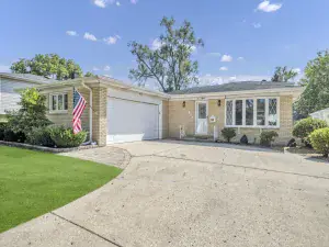 8849 Mcvicker Avenue Morton Grove IL 60053 MLS #MRD12489119 58 broker reciprocity