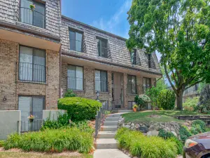 7000 Sussex Court #204 Woodridge IL 60517 MLS #MRD12455751 54 broker reciprocity