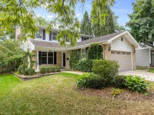 8141 Ridgepointe Drive Burr Ridge IL 60527 MLS #MRD12432105 60 broker reciprocity