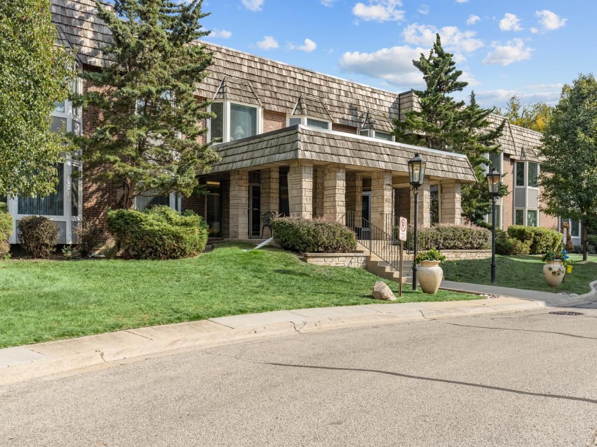 2300 Windsor Mall Court #2E Park Ridge IL 60068 MLS #MRD12480394 17 MLS #MRD12480394 image #0