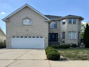 9712 W Shore Drive Oak Lawn IL 60453 MLS #MRD12391906 48 broker reciprocity