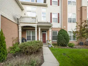 612 1/2 E Chestnut Street #2 Bloomington IL 61701 MLS #MRD12499474 44 broker reciprocity