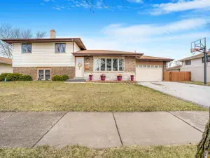 18017 Oakwood Avenue Lansing IL 60438 MLS #MRD12298718 54 broker reciprocity