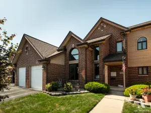9954 S 84th Terrace #109 Palos Hills IL 60465 MLS #MRD12494410 46 broker reciprocity