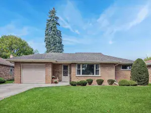 39 E 89th Street Chicago IL 60619 MLS #MRD12444084 62 broker reciprocity