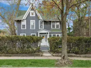 10001 Derby Lane Westchester IL 60154 MLS #MRD12081333 54 broker reciprocity