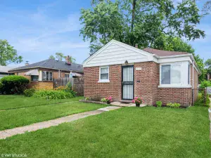 2205 W Highland Avenue #2N Chicago IL 60659 MLS #MRD12499955 60 broker reciprocity