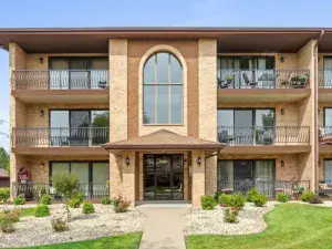 15804 Laramie Avenue #4 Oak Forest IL 60452 MLS #MRD12482030 60 broker reciprocity
