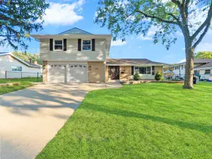 725 BISMARK Court Elk Grove Village IL 60007 MLS #MRD12501066 58 broker reciprocity