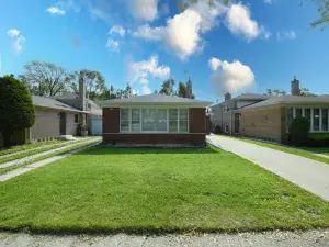 8349 S Oglesby Avenue Chicago IL 60617 MLS #MRD12473860 58 broker reciprocity