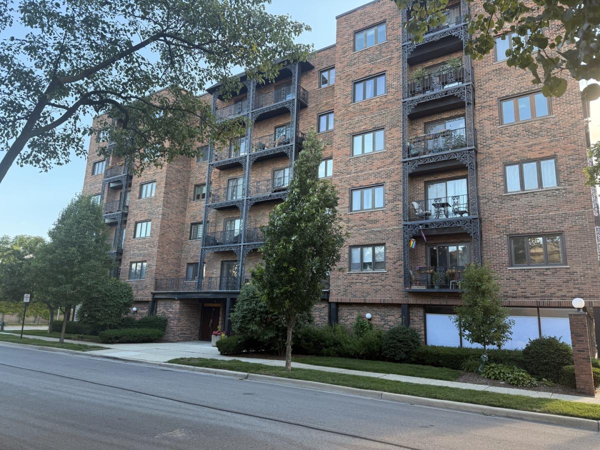 414 Clinton Place #302 River Forest IL 60305 MLS #MRD12485100 45 MLS #MRD12485100 image #0