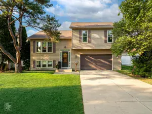 3300 Caroline Drive Joliet IL 60435 MLS #MRD12501817 54 broker reciprocity