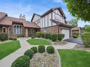 7716 GREENWAY Boulevard #1SW Tinley Park IL 60487 MLS #MRD12450031 56 broker reciprocity
