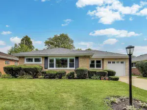 1247 Glenmont Street Algonquin IL 60102 MLS #MRD12445174 50 broker reciprocity