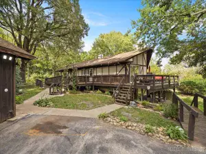11 Central Avenue Aurora IL 60506 MLS #MRD12451010 54 broker reciprocity