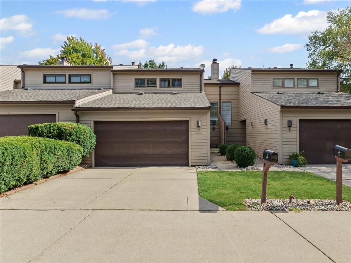 7 Briar Hill Circle #7 Champaign IL 61822 MLS #MRD12486175 41 MLS #MRD12486175 image #0