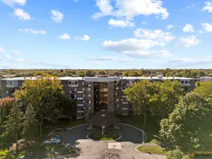 577 FAIRWAY VIEW Drive #1J Wheeling IL 60090 MLS #MRD12501195 58 broker reciprocity