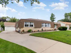 171 LAKESHORE Drive Carpentersville IL 60110 MLS #MRD12502320 60 broker reciprocity