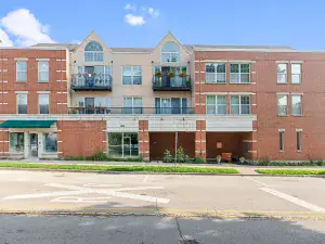 2150 Founders Drive #P108 Northbrook IL 60062 MLS #MRD12318327 50 broker reciprocity