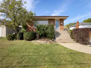 2320 W 101st Street Chicago IL 60643 MLS #MRD12501271 50 broker reciprocity