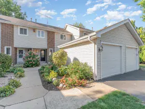 3S268 Twin Pines Drive Warrenville IL 60555 MLS #MRD12499589 50 broker reciprocity